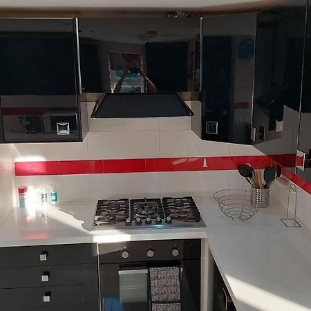 6 Bedroom Spacious Villa, Free Parking Byfleet Eksteriør bilde