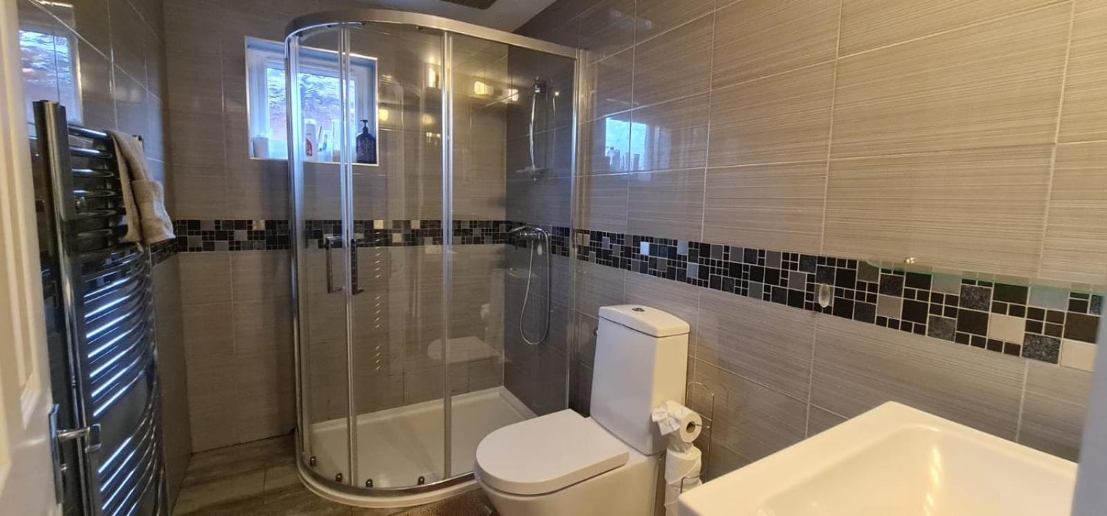 6 Bedroom Spacious Villa, Free Parking Byfleet Eksteriør bilde